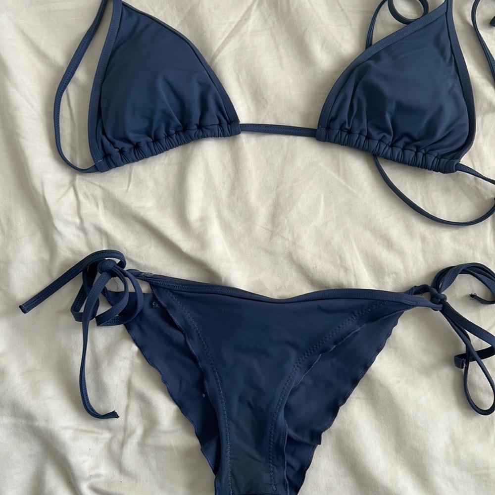 Blue bikini - Picture 2 of 4